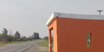 Andino: motochorros asaltaron a una mujer que esperaba el colectivo