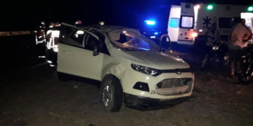 Un conductor herido tras impactante vuelco en la región