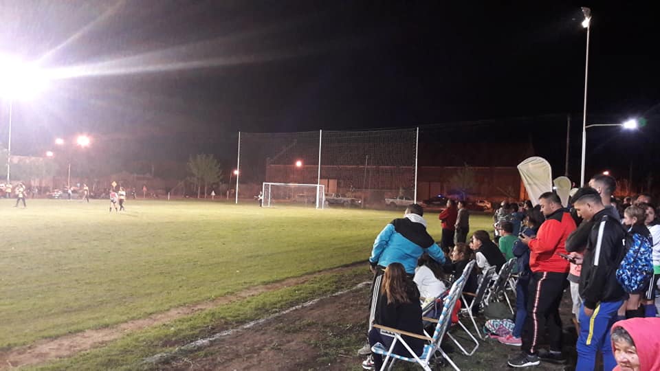 Histórico: Serodino unió a Boca y Belgrano e inauguraron iluminación en nueva cancha