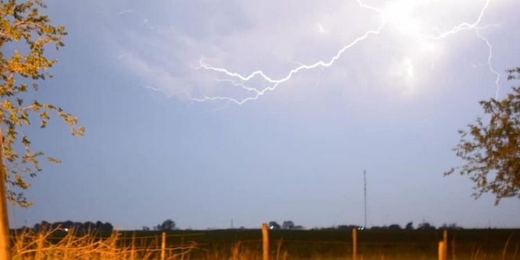 ¿Madrugada con tormentas? El SMN emitió un alerta meteorológico para la región