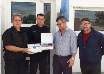 Entregaron dos equipos de radio frecuencia a la policía de San Genaro