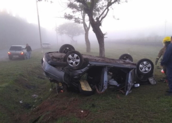 Impactante vuelco de un auto sobre la Ruta 11, en Oliveros