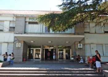 Murió una mujer que fue hallada en su casa con un corte en la cabeza