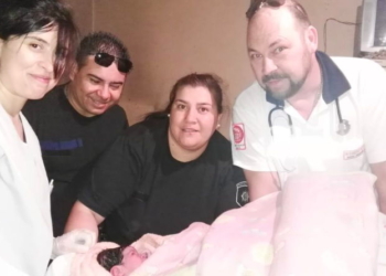 Policías de la región asistieron a una mamá que acababa de dar a luz