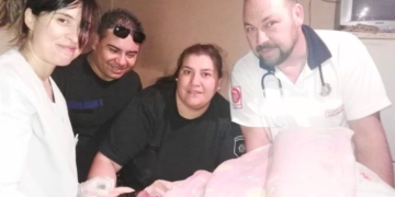 Policías de la región asistieron a una mamá que acababa de dar a luz