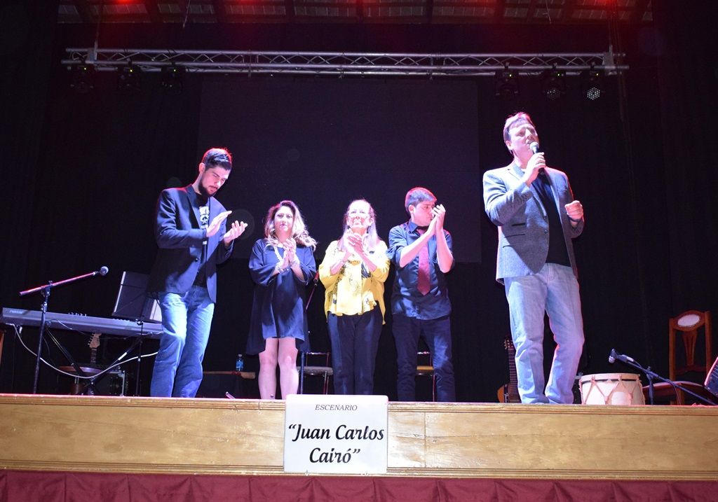 A sala llena, el legendario Cine Teatro Iris volvió a tomar vida