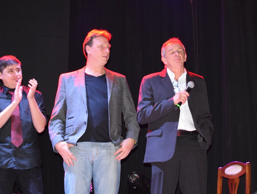 A sala llena, el legendario Cine Teatro Iris volvió a tomar vida