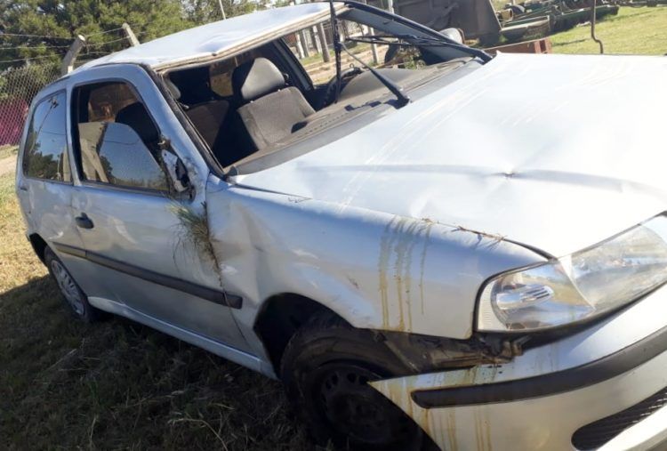 Despiste y vuelco en Oliveros: un herido