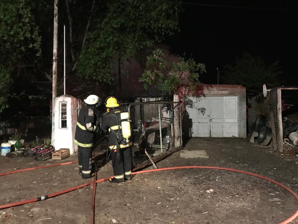 Madrugada de terror: ardió una casa y hubo importantes pérdidas