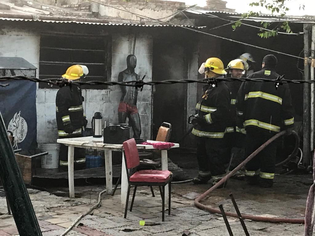 Madrugada de terror: ardió una casa y hubo importantes pérdidas