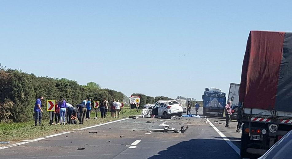 Oliveros: una mujer fallecida y varios heridos tras un fortísimo choque en autopista
