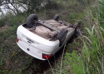 Un vecino de Barrancas volcó en el camino a Puerto Aragón