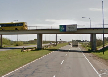 Dos mujeres y dos niños fueron hallados durmiendo bajo un puente en autopista