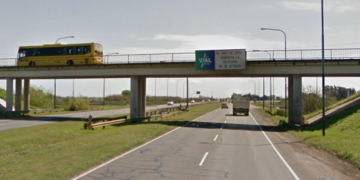 Dos mujeres y dos niños fueron hallados durmiendo bajo un puente en autopista