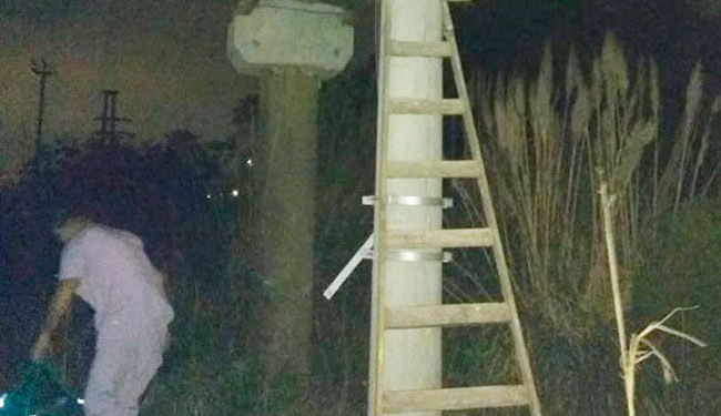 Robaba cables en un predio privado y falleció electrocutado