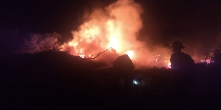 Bomberos Voluntarios de Oliveros controlaron un incendio de magnitud