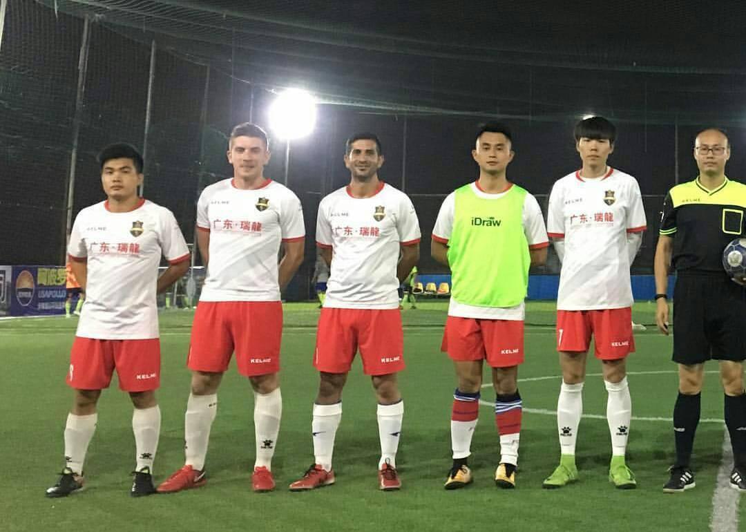 Un sangenarino emigró a China como entrenador de fútbol y capacitador