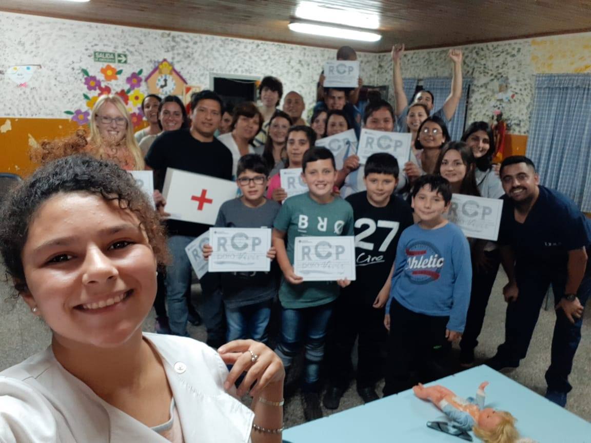 Estudiantes de enfermería dictaron una charla de primeros auxilios y RCP