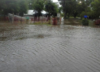 Dramática situación en Barrancas: el agua ingresó en viviendas de distintos barrios