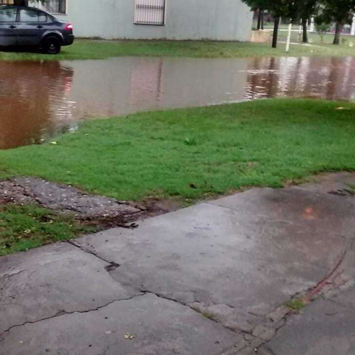 Desbordó el canal y Maciel quedó bajo agua: hay evacuados