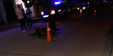 Una mujer sufrió una fractura tras caer de su moto en Barrancas