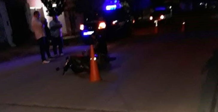 Una mujer sufrió una fractura tras caer de su moto en Barrancas