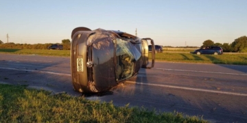 Barrancas: dos mujeres se salvaron tras volcar el auto en el que viajaban