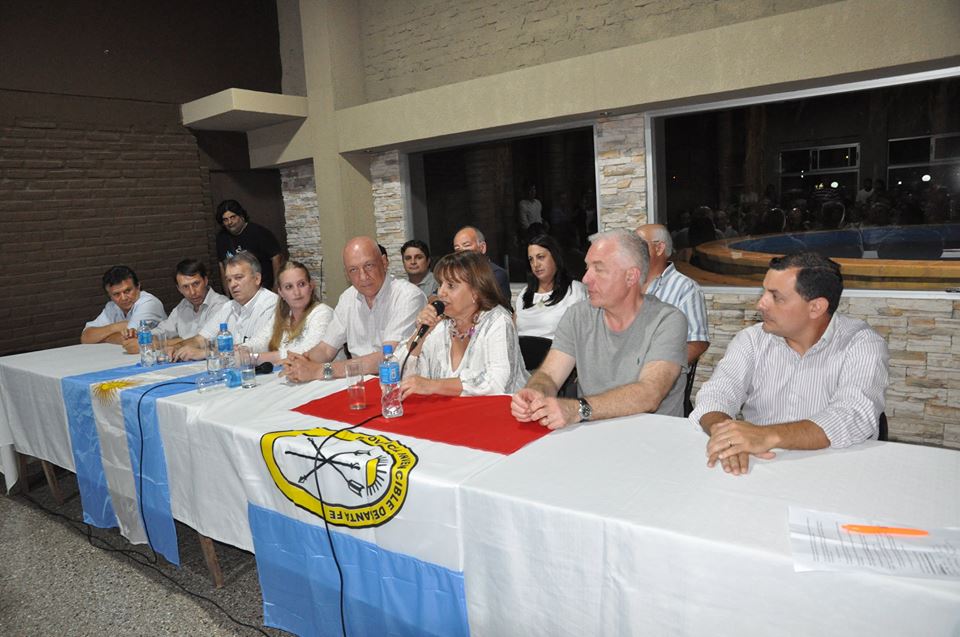 Dirigentes políticos de la región se encolumnaron detrás de Bonfatti