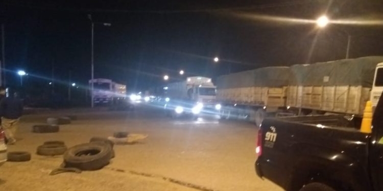 Complicaciones por cortes de camioneros en La Ribera y San Lorenzo