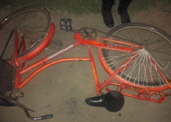 Un hombre alertó sobre un robo en la casa de su vecino mientras el dueño dormía