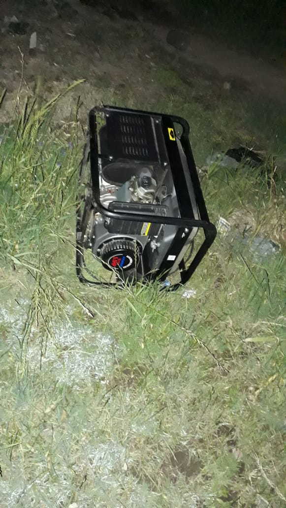 Un hombre alertó sobre un robo en la casa de su vecino mientras el dueño dormía