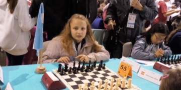 Lucia Izaguirre debutó con triunfo en el mundial de ajedrez