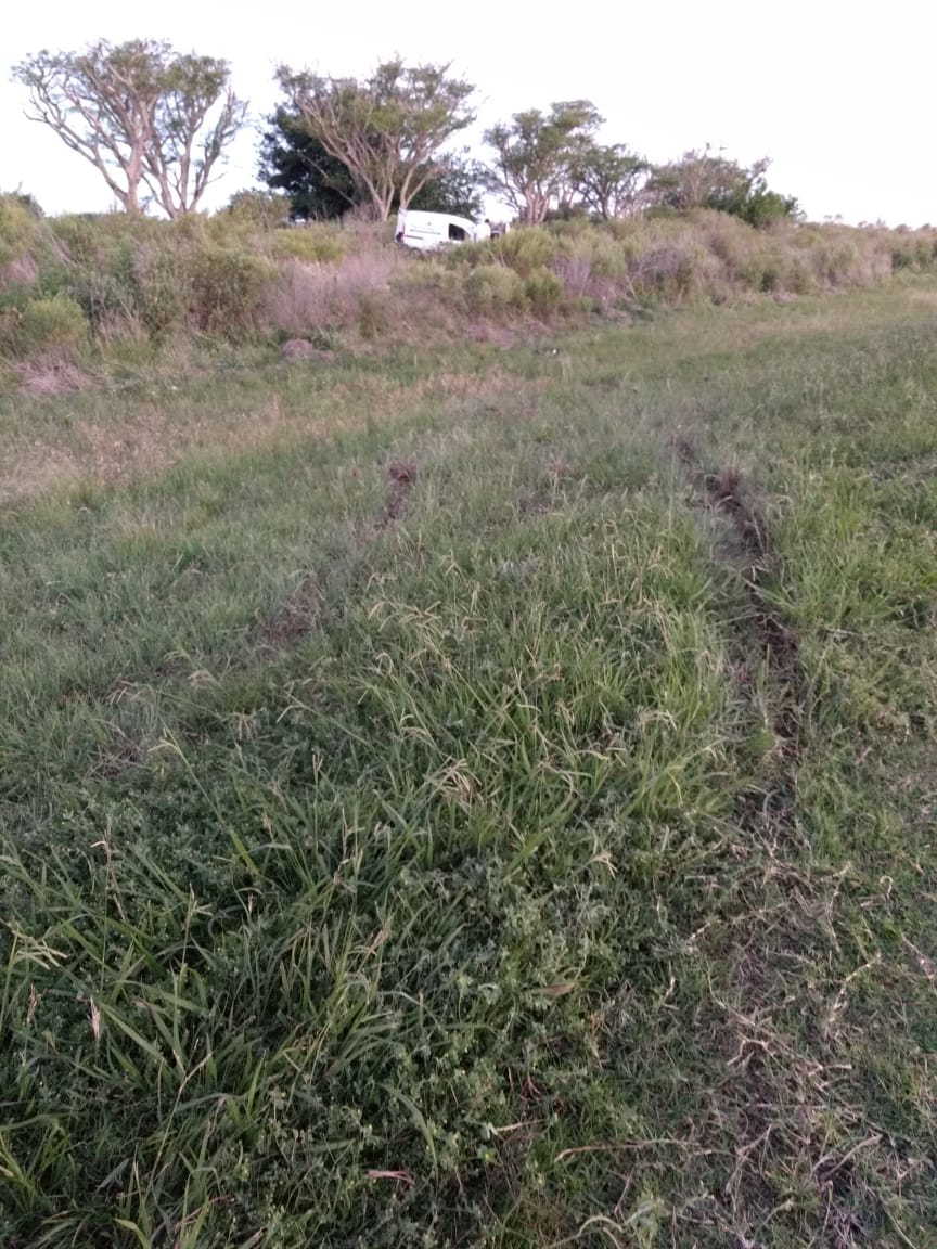 Un herido al cruzar de carril en autopista y volcar, entre Maciel y Monje