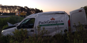 Un herido al cruzar de carril en autopista y volcar, entre Maciel y Monje