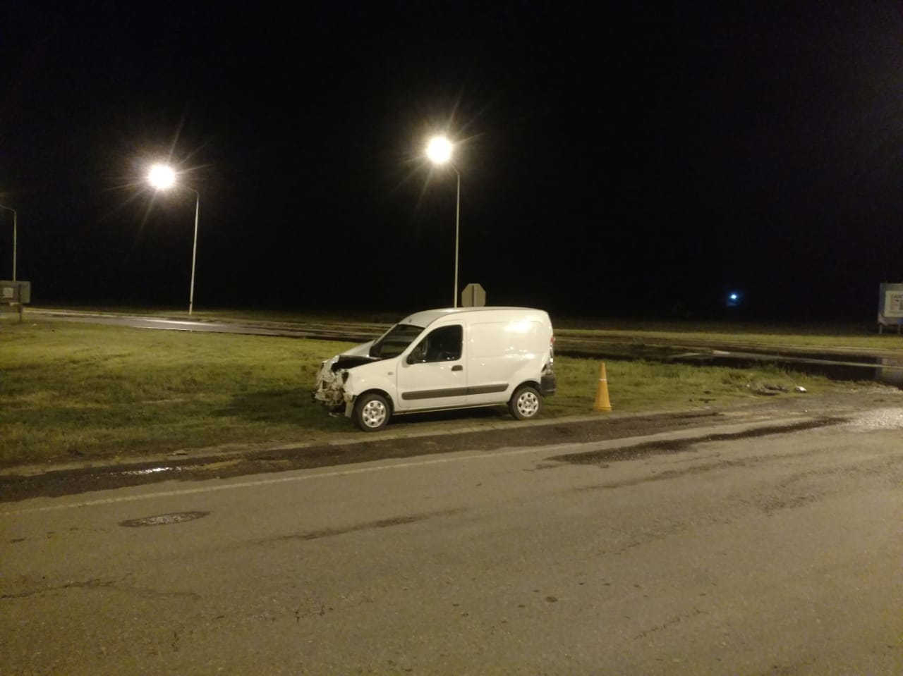 San Genaro: camioneta impactó contra un camión de combustibles
