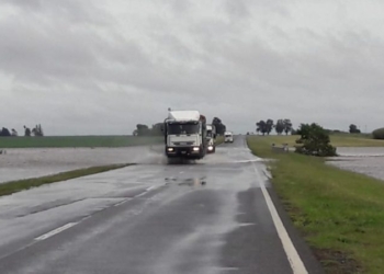 Cortaron la Ruta 34 por agua sobre la calzada
