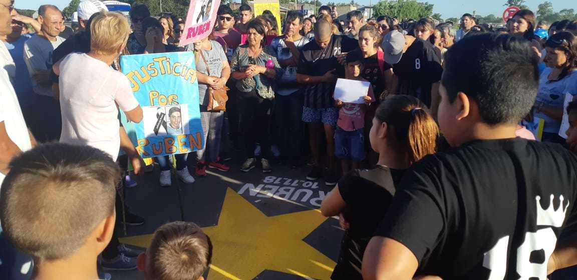 Timbúes marchó masivamente en pedido de justicia por la muerte de Rubén Franco