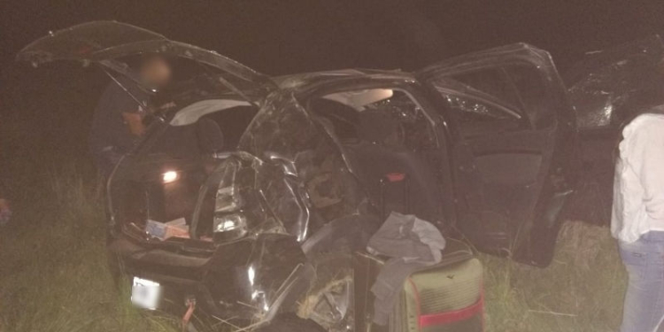 Un vehículo con cuatro ocupantes volcó sobre autopista entre Maciel y Monje