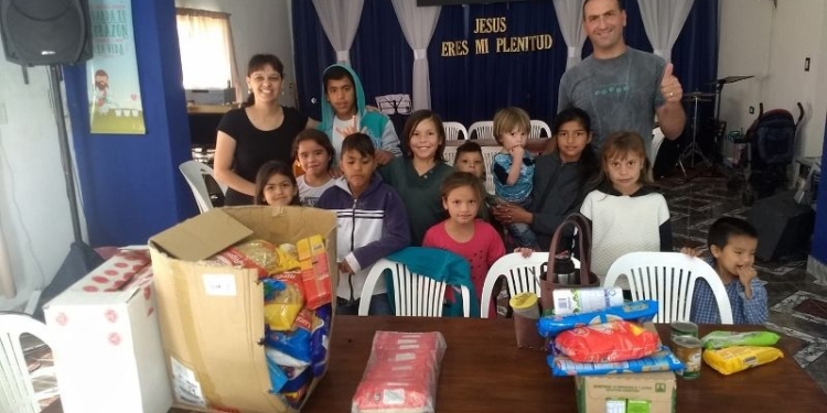 Bomberos de Oliveros entregaron las donaciones acercadas al cuartel por vecinos