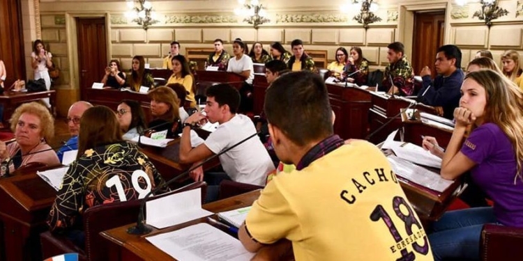 Escuelas secundarias de San Genaro participaron de Ciudadanos en el Senado