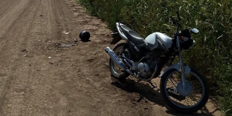 Un motociclista se fracturó el maxilar al impactar contra otro vehículo