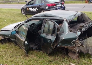 Un joven de Barrancas despistó y chocó contra un poste de luz en autopista