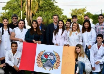Alumnos de Monje presentaron la flamante bandera del departamento San Jerónimo