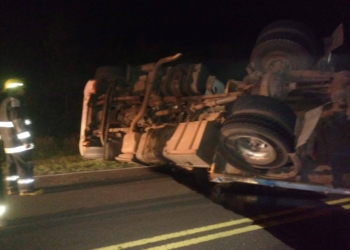 Impactante vuelco con corte de ruta en San Genaro