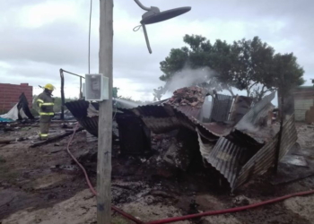 Ardió una precaria vivienda en Barrancas y hubo pérdidas totales