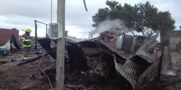 Ardió una precaria vivienda en Barrancas y hubo pérdidas totales