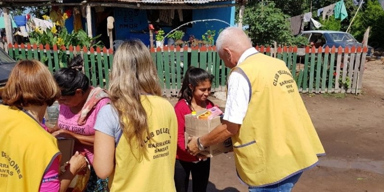 El Club de Leones entregó mercadería a familias de Barrio Norte, en Barrancas