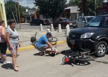 Fuerte choque con un motociclista herido en Barrancas