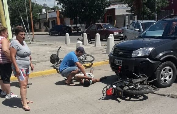 Fuerte choque con un motociclista herido en Barrancas