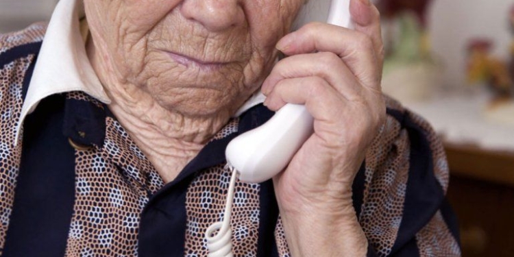 Una abuela fue estafada y le robaron más de 200 mil pesos